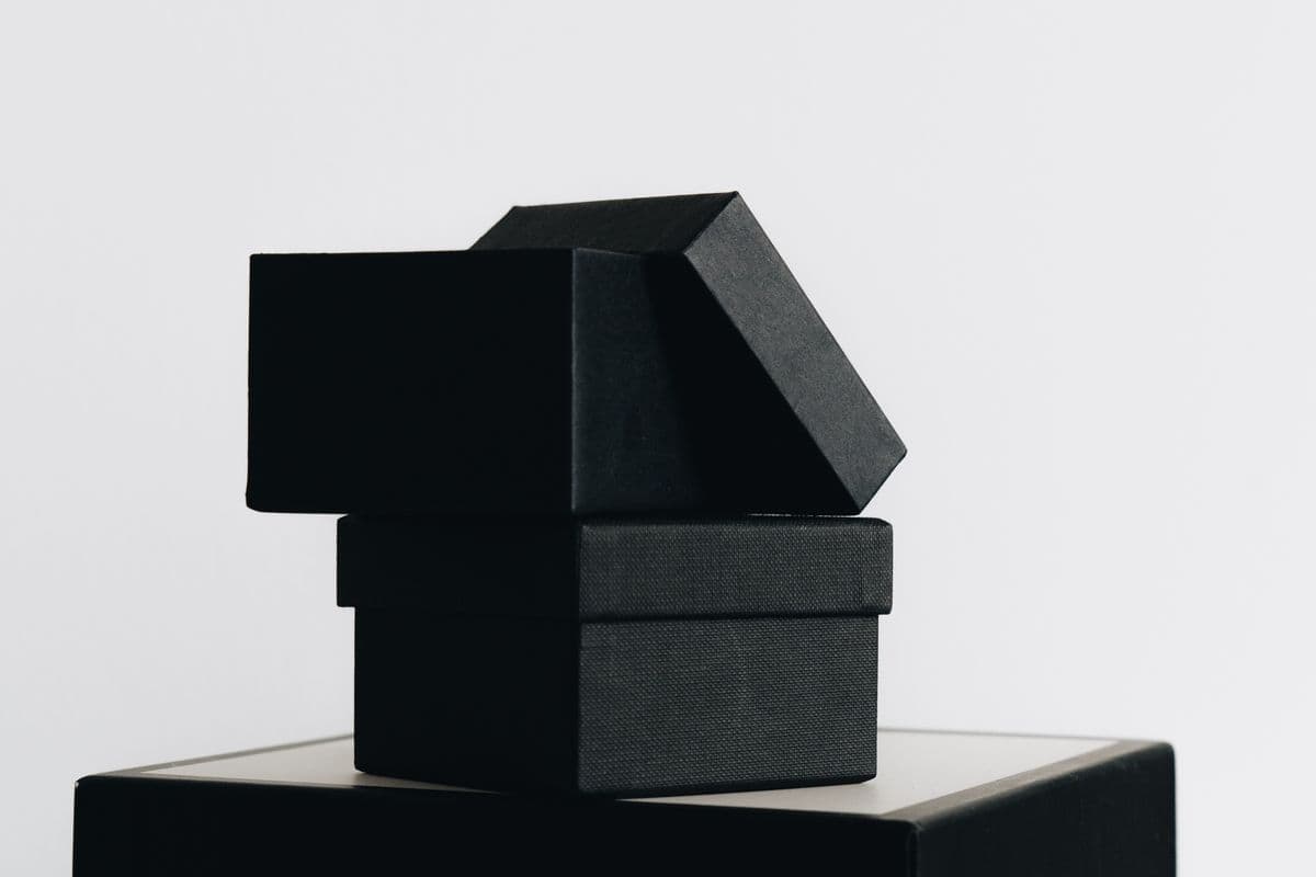 Custom vape and e-cigarette packaging boxes with premium finishes and compliant print layouts